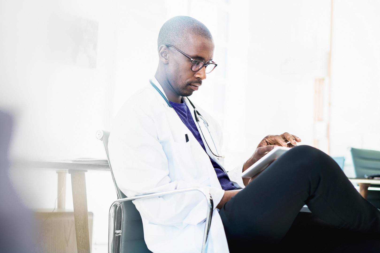 AB-HH-Doctor-Mobile-Device_RGB_Large_JPG